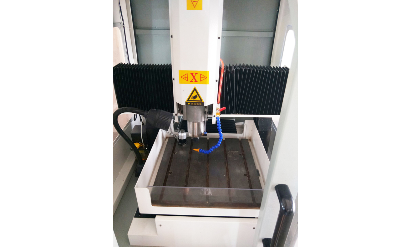 JS-440Q全包小型金屬精雕機(jī) JS-440Q全包小型金屬精雕機(jī)